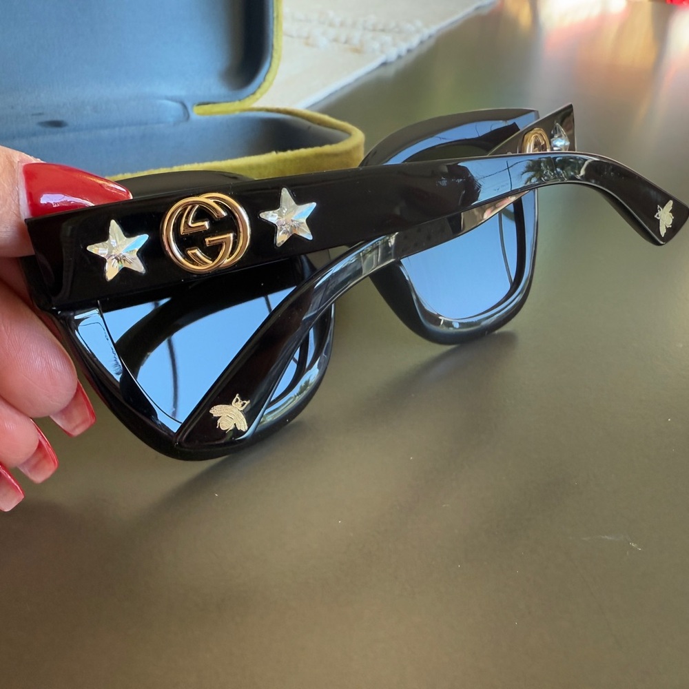 Gucci Black Cat-Eye Sunglasses with Gold GG Accents - Picture 4 of 11